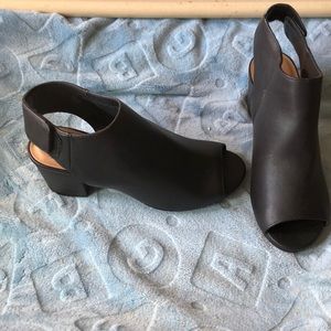 Black Peep Toe